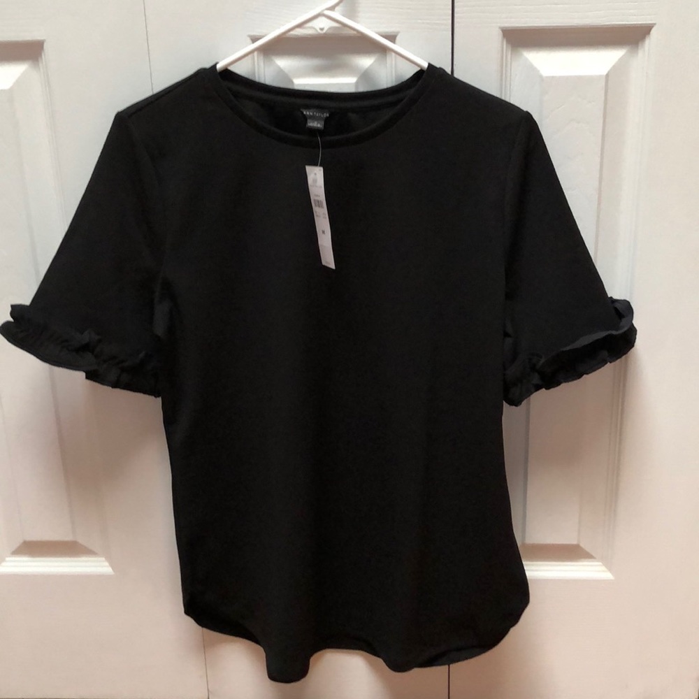Ann Taylor black short ruffled sleeve top sz M NWT